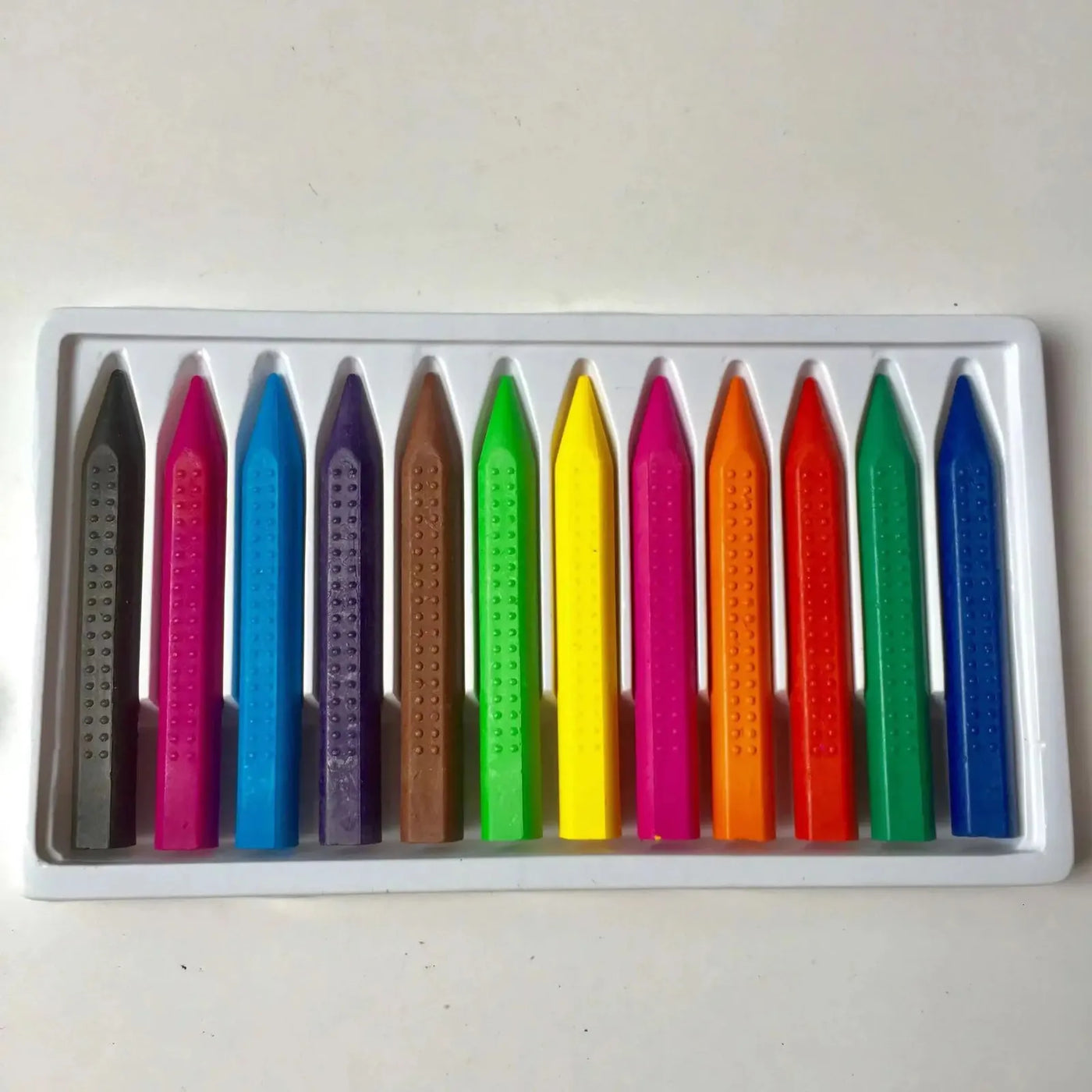 12-Color Washable Wax Crayons – No Dirty Hands, Mess-Free Art for Kids!