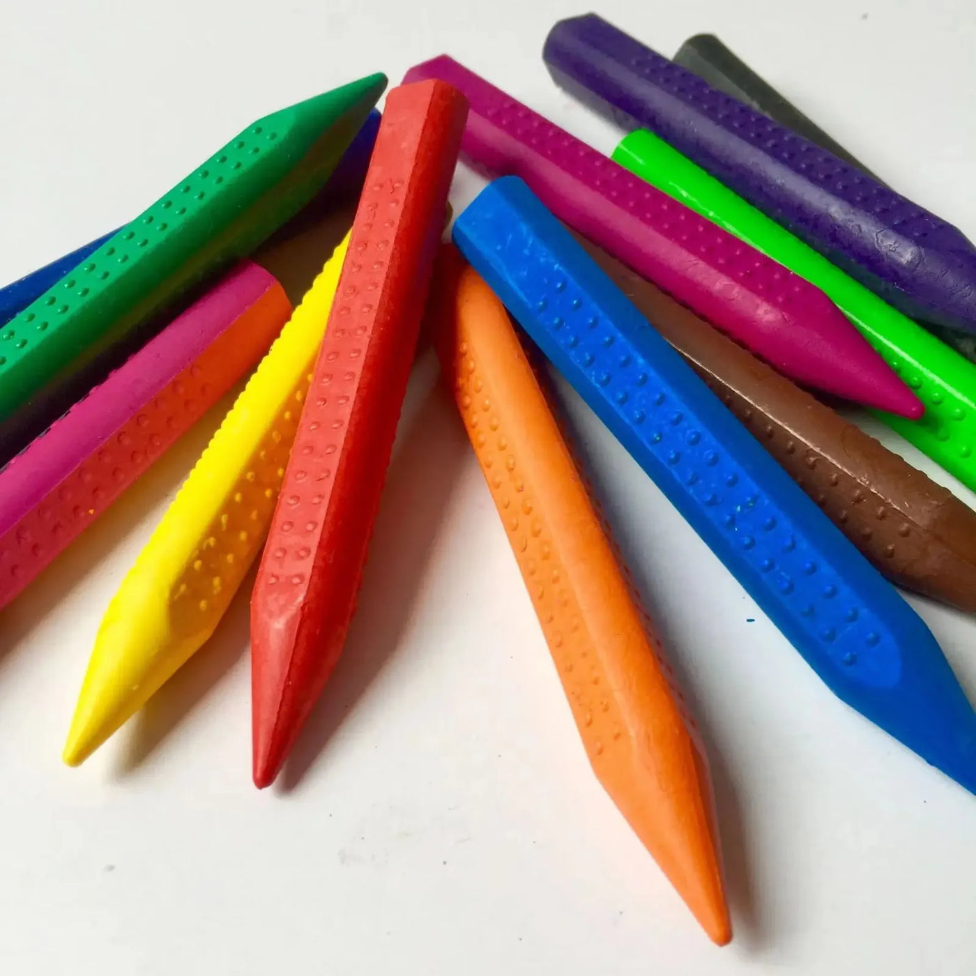 12-Color Washable Wax Crayons – No Dirty Hands, Mess-Free Art for Kids!