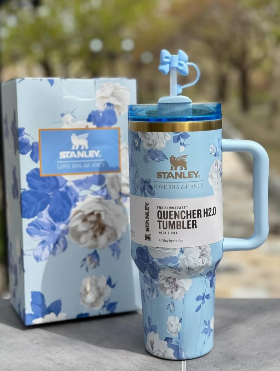 Stanley Quencher H2.0 Tumbler - Light Blue Floral Pattern - 40 oz